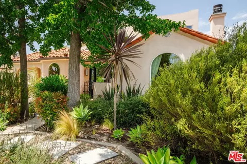 1633 Hi Point St, Los Angeles, CA 90035