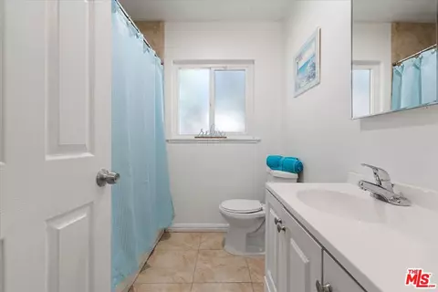 Bath - 642 N Pine Ave, Rialto, CA 92376 photo 1 of 4