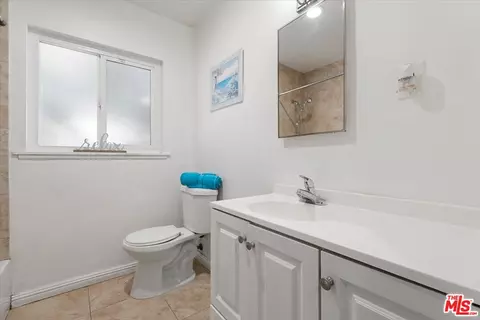 Bath - 642 N Pine Ave, Rialto, CA 92376 photo 2 of 4
