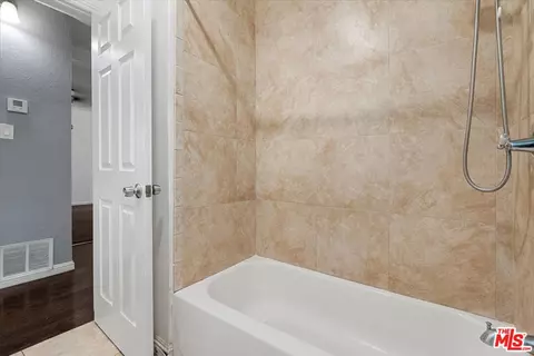 Bath - 642 N Pine Ave, Rialto, CA 92376 photo 3 of 4