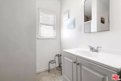 Bath - 642 N Pine Ave, Rialto, CA 92376 photo 4 of 4