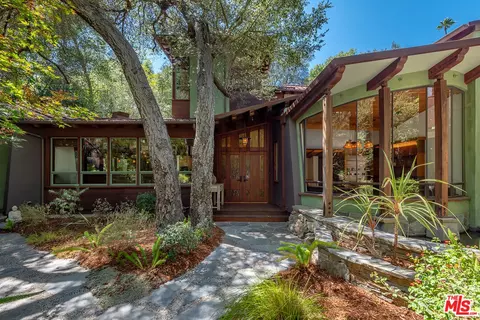 3851 Kingswood Rd, Sherman Oaks, CA 91403