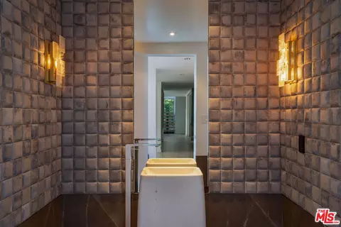Bath - 2731 Hutton Dr, Beverly Hills, CA 90210 photo 1 of 5
