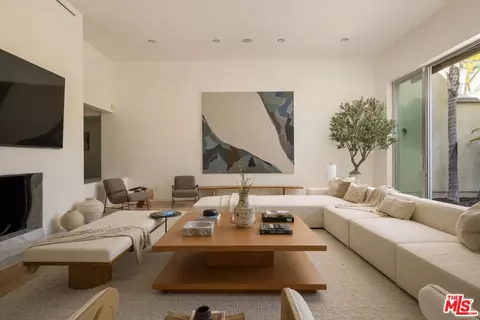 Living - 2731 Hutton Dr, Beverly Hills, CA 90210 photo 3 of 6
