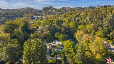 View/Area - 2731 Hutton Dr, Beverly Hills, CA 90210 photo 2 of 3