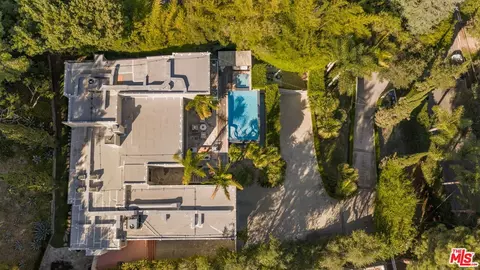 View/Area - 2731 Hutton Dr, Beverly Hills, CA 90210 photo 3 of 3