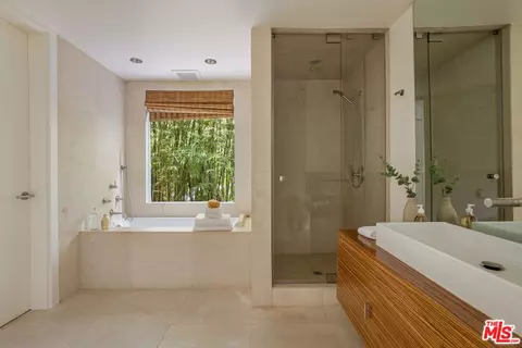 Bath - 2731 Hutton Dr, Beverly Hills, CA 90210 photo 3 of 5