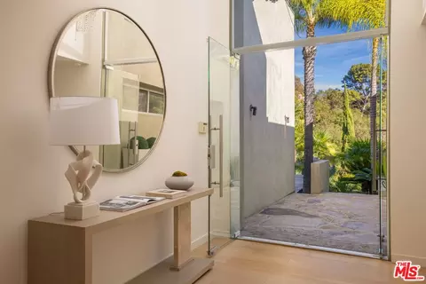 Entry Way - 2731 Hutton Dr, Beverly Hills, CA 90210 photo 3 of 4