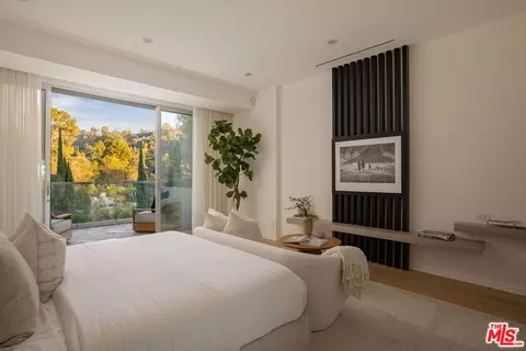 Bedroom - 2731 Hutton Dr, Beverly Hills, CA 90210 photo 4 of 4