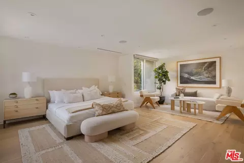 Bedroom - 2731 Hutton Dr, Beverly Hills, CA 90210 photo 1 of 4