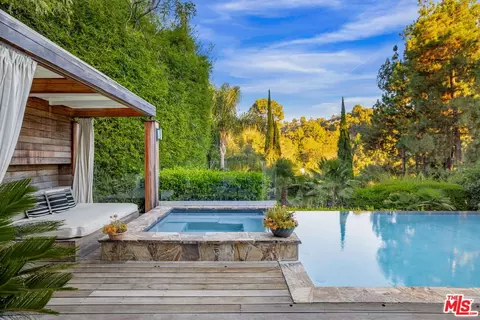 Exterior - 2731 Hutton Dr, Beverly Hills, CA 90210 photo 9 of 9