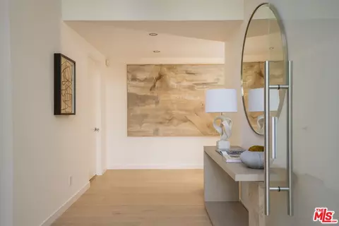 Entry Way - 2731 Hutton Dr, Beverly Hills, CA 90210 photo 2 of 4