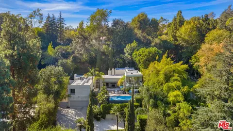 View/Area - 2731 Hutton Dr, Beverly Hills, CA 90210 photo 1 of 3