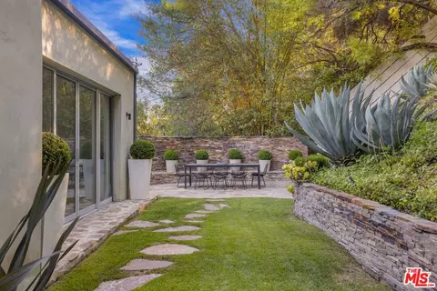 Exterior - 2731 Hutton Dr, Beverly Hills, CA 90210 photo 7 of 9