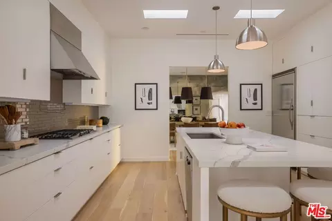 Kitchen - 2731 Hutton Dr, Beverly Hills, CA 90210 photo 2 of 2