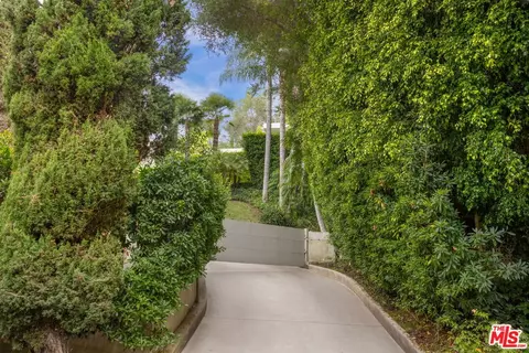 Exterior - 2731 Hutton Dr, Beverly Hills, CA 90210 photo 3 of 9