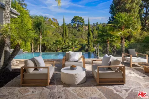 Exterior - 2731 Hutton Dr, Beverly Hills, CA 90210 photo 2 of 9