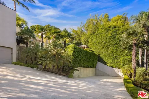 Exterior - 2731 Hutton Dr, Beverly Hills, CA 90210 photo 4 of 9