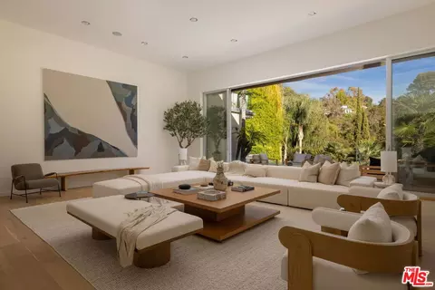 Living - 2731 Hutton Dr, Beverly Hills, CA 90210 photo 2 of 6