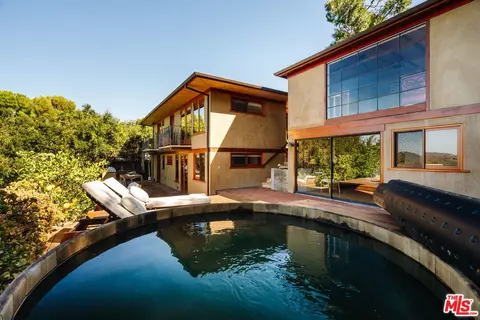 21071 Waveview Dr, Topanga, CA 90290