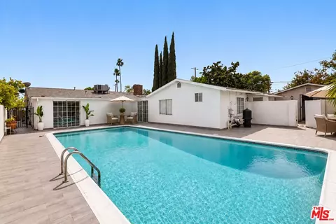 11853 Cantara St, North Hollywood, CA 91605