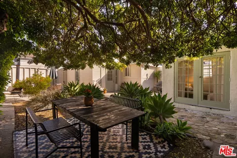 Exterior - 818 Palms Blvd, Venice, CA 90291 photo 6 of 14