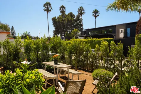 Exterior - 818 Palms Blvd, Venice, CA 90291 photo 3 of 14