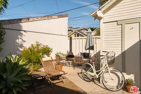 Exterior - 818 Palms Blvd, Venice, CA 90291 photo 10 of 14