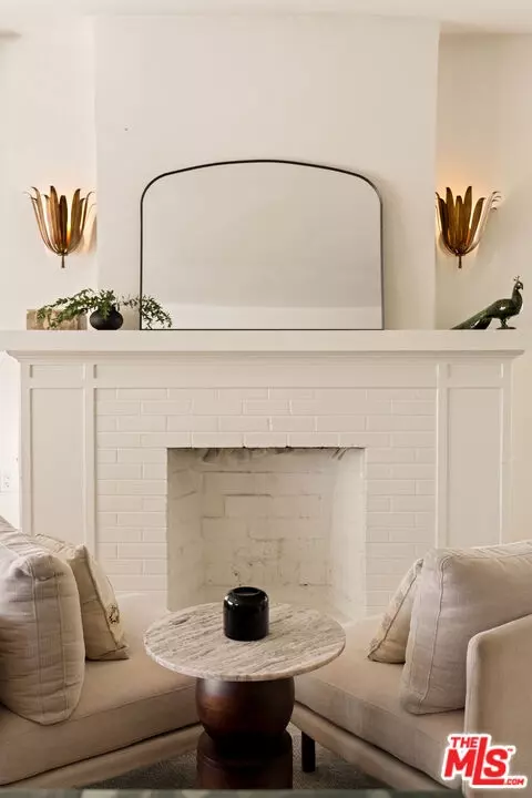 Living - 818 Palms Blvd, Venice, CA 90291 photo 1 of 11