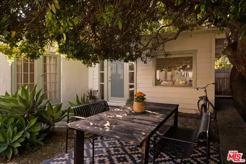 Exterior - 818 Palms Blvd, Venice, CA 90291 photo 5 of 15