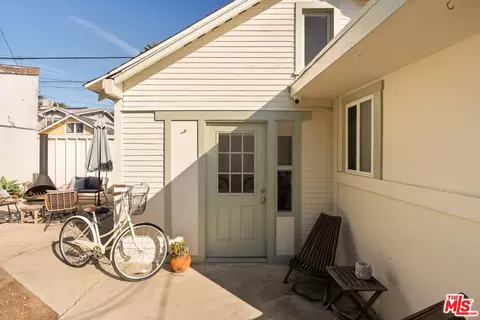 Exterior - 818 Palms Blvd, Venice, CA 90291 photo 11 of 14