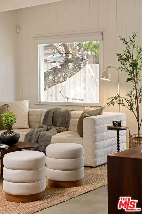 Living - 818 Palms Blvd, Venice, CA 90291 photo 10 of 10