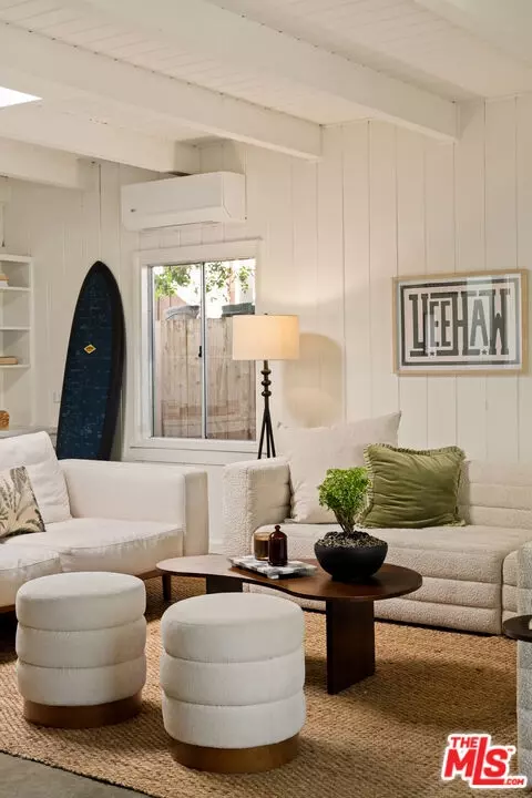 Living - 818 Palms Blvd, Venice, CA 90291 photo 9 of 11