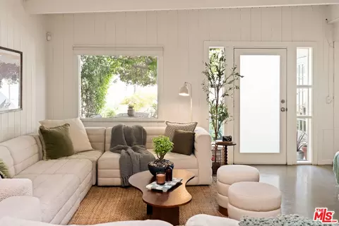 Living - 818 Palms Blvd, Venice, CA 90291 photo 6 of 10