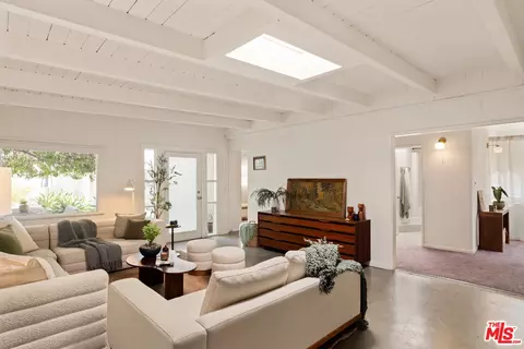 Living - 818 Palms Blvd, Venice, CA 90291 photo 5 of 11