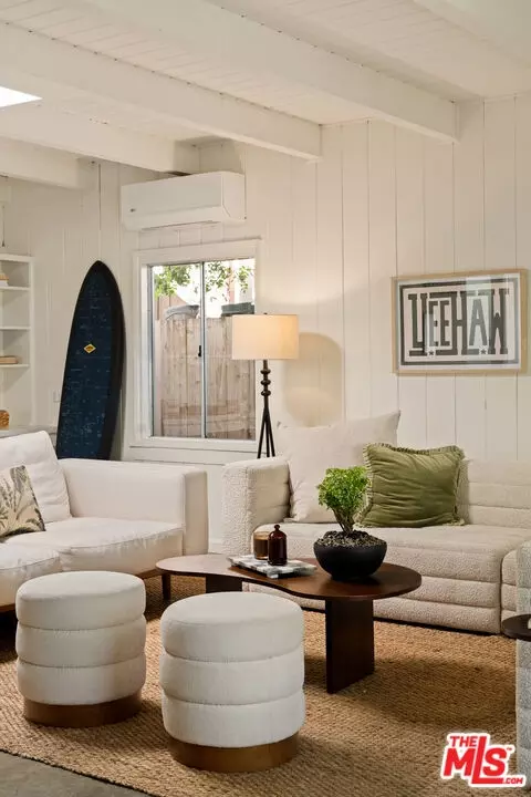 Living - 818 Palms Blvd, Venice, CA 90291 photo 9 of 10