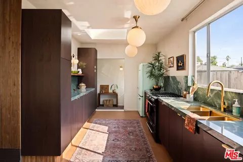 Kitchen - 818 Palms Blvd, Venice, CA 90291 photo 2 of 7