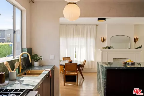 Kitchen - 818 Palms Blvd, Venice, CA 90291 photo 4 of 7