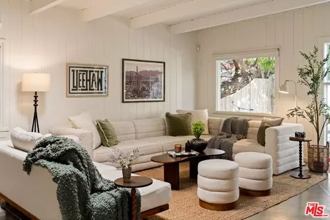 Living - 818 Palms Blvd, Venice, CA 90291 photo 2 of 10
