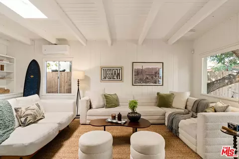 Living - 818 Palms Blvd, Venice, CA 90291 photo 7 of 10