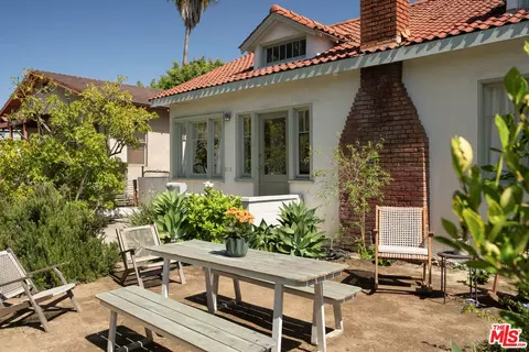 Exterior - 818 Palms Blvd, Venice, CA 90291 photo 2 of 14