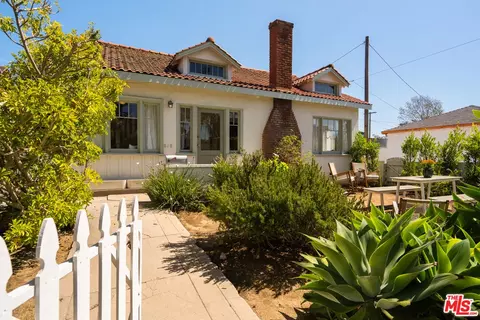 Exterior - 818 Palms Blvd, Venice, CA 90291 photo 1 of 14