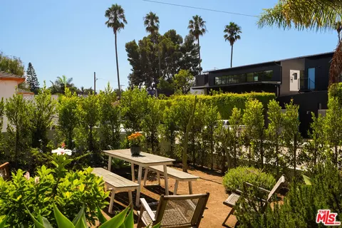 Exterior - 818 Palms Blvd, Venice, CA 90291 photo 3 of 15