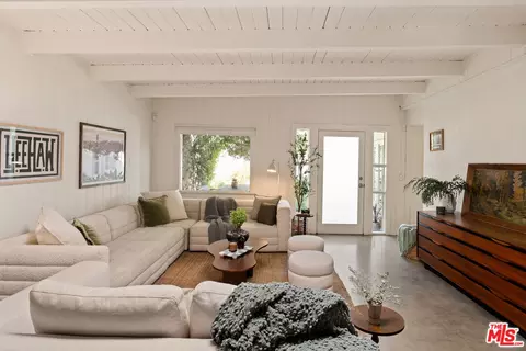 Living - 818 Palms Blvd, Venice, CA 90291 photo 4 of 10