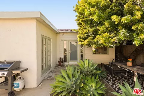 Exterior - 818 Palms Blvd, Venice, CA 90291 photo 14 of 15