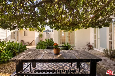 Exterior - 818 Palms Blvd, Venice, CA 90291 photo 8 of 15