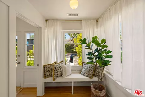 Entry Way - 818 Palms Blvd, Venice, CA 90291 photo 1 of 2