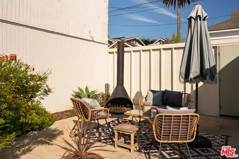 Exterior - 818 Palms Blvd, Venice, CA 90291 photo 9 of 14