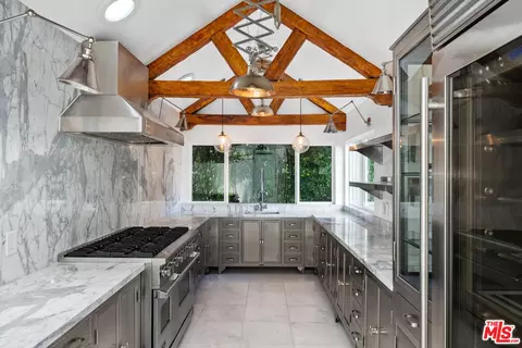2250 Nichols Canyon Rd, Los Angeles, CA 90046