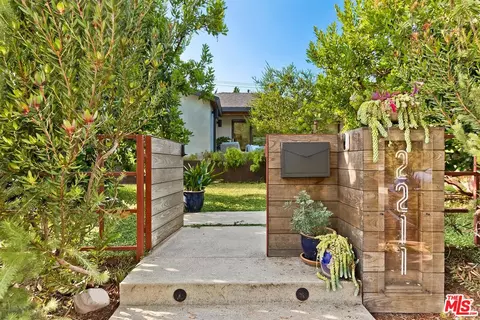 2211 Ashland Ave, Santa Monica, CA 90405